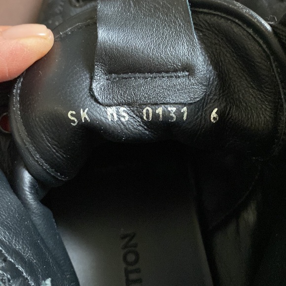 Men’s Louis Vuitton sneakers - Picture 8 of 8
